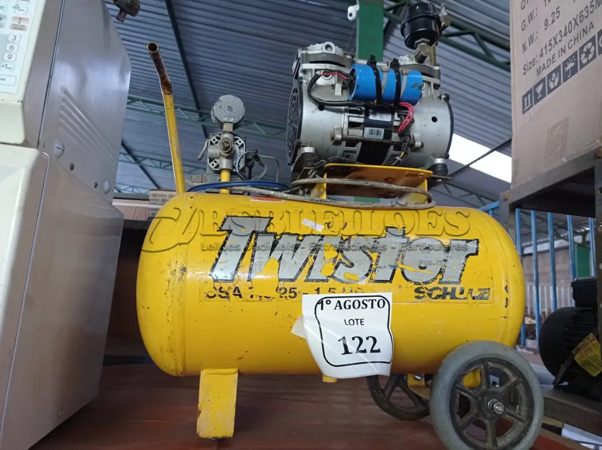 LOTE 122 - 01 COMPRESSOR AMARELO MARCA TWISTER SCHULZ. (NO ESTADO) ATENÇÃO! FAZER A VISITAÇÃO ANTES DE ARREMATAR, NÃO SABEMOS SE FUNCIONA. LEILÃO NÃO TEM GARANTIA E NEM DEVOLUÇÃO, SUJEITO A POSSÍVEIS AVARIAS VISÍVEIS/OCULTAS E/OU AUSÊNCIA DE COMPONENTES.