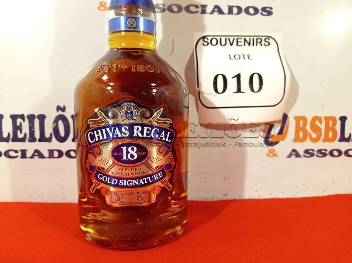 LOTE 010 - 01 GARRAFA DE WHISKY CHIVAS REGAL 18 ANOS GOLD SIGNATURE 750ML. (NO ESTADO EM QUE SE ENCONTRA) ATENÇÃO! FAZER A VISITAÇÃO ANTES DE ARREMATAR, NÃO SABEMOS SE FUNCIONA. LEILÃO NÃO TEM GARANTIA E NEM DEVOLUÇÃO, SUJEITO A POSSÍVEIS AVARIAS VISÍVEIS/OCULTAS E/OU AUSÊNCIA DE COMPONENTES.   