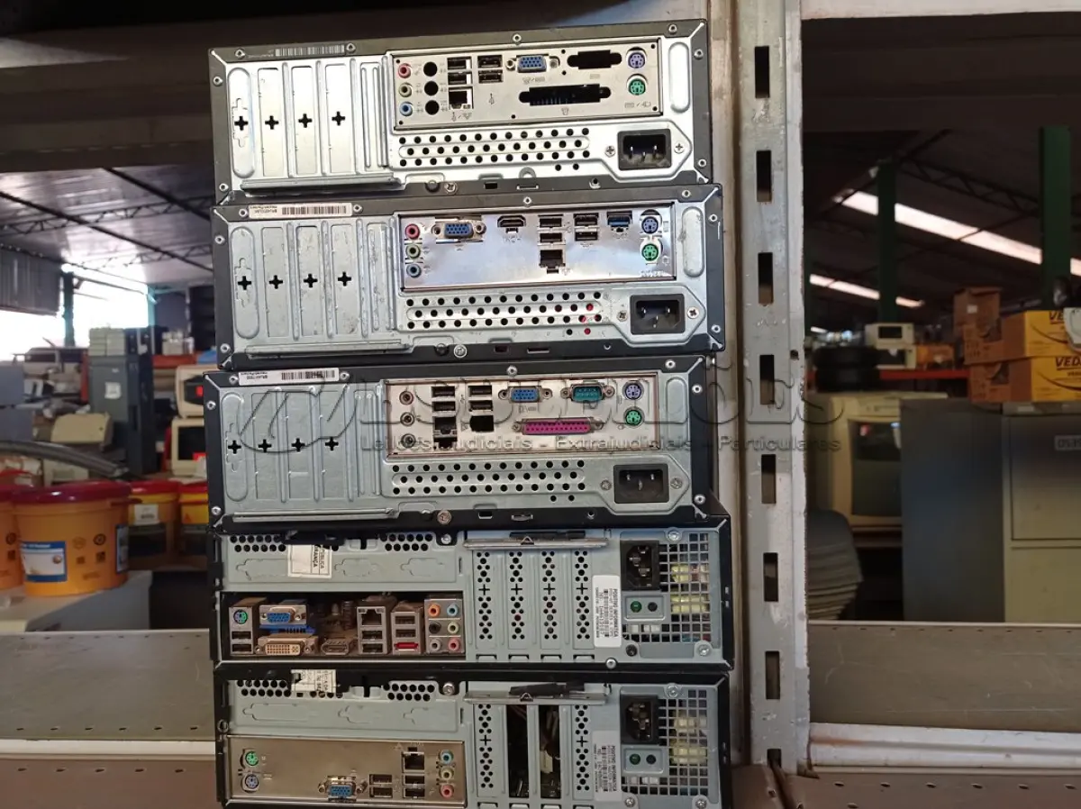 LOTE 478 - 05 CPU COM AVARIAS. (NO ESTADO) ATENÇÃO! FAZER A VISITAÇÃO ANTES DE ARREMATAR, NÃO SABEMOS SE FUNCIONA. LEILÃO NÃO TEM GARANTIA E NEM DEVOLUÇÃO, SUJEITO A POSSÍVEIS AVARIAS VISÍVEIS/OCULTAS E/OU AUSÊNCIA DE COMPONENTES.