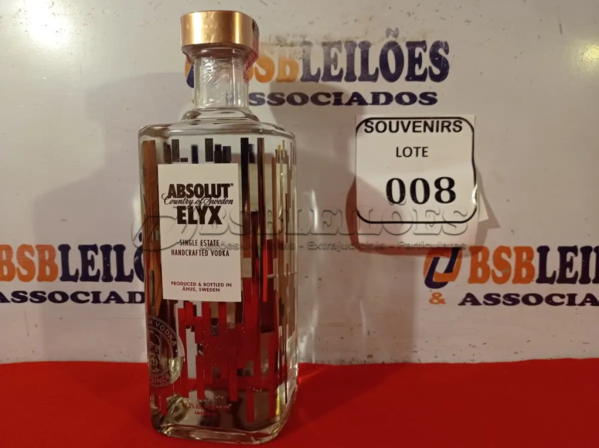 LOTE 008 - 01 GARRAFA DE VODKA ABSOLUT ELIX 1L. (NO ESTADO EM QUE SE ENCONTRA) ATENÇÃO! FAZER A VISITAÇÃO ANTES DE ARREMATAR, NÃO SABEMOS SE FUNCIONA. LEILÃO NÃO TEM GARANTIA E NEM DEVOLUÇÃO, SUJEITO A POSSÍVEIS AVARIAS VISÍVEIS/OCULTAS E/OU AUSÊNCIA DE COMPONENTES.  