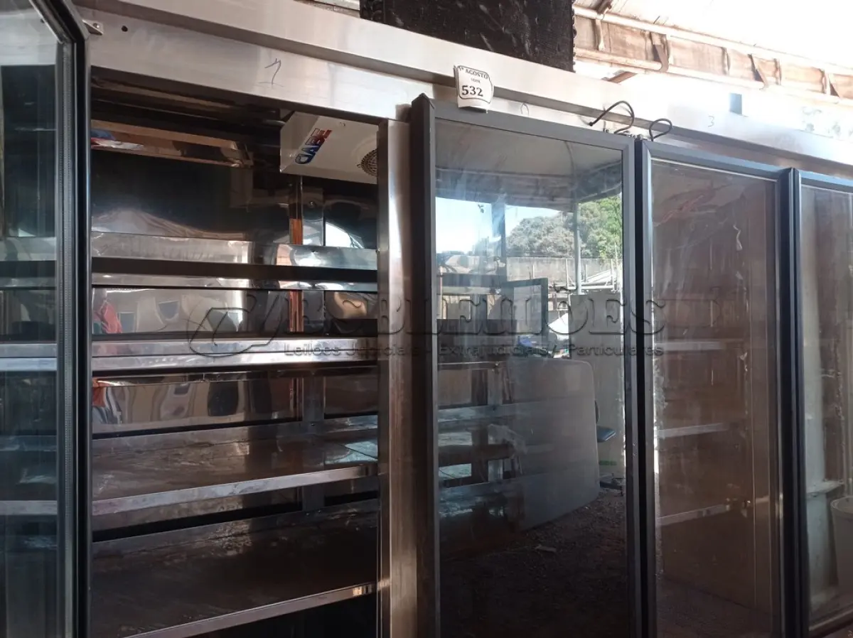 LOTE 532 - 01 REFRIGERADOR EM INOX COM 04 PORTAS. (NO ESTADO) ATENÇÃO! FAZER A VISITAÇÃO ANTES DE ARREMATAR, NÃO SABEMOS SE FUNCIONA. LEILÃO NÃO TEM GARANTIA E NEM DEVOLUÇÃO, SUJEITO A POSSÍVEIS AVARIAS VISÍVEIS/OCULTAS E/OU AUSÊNCIA DE COMPONENTES.