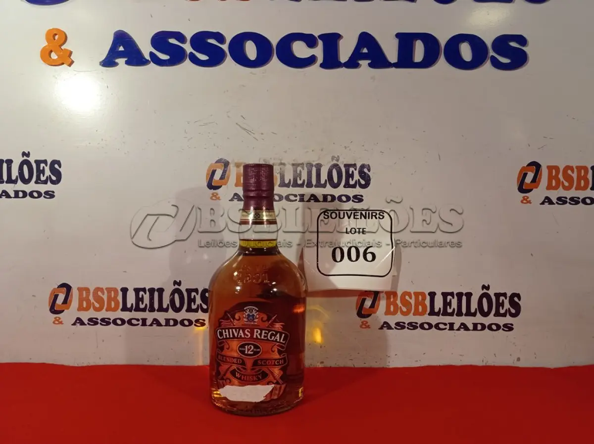 LOTE 006 - 01 GARRAFA DE WHISKY CHIVAS REGAL 12 ANOS BLENDED SCOTCH 1L. (NO ESTADO EM QUE SE ENCONTRA) ATENÇÃO! FAZER A VISITAÇÃO ANTES DE ARREMATAR, NÃO SABEMOS SE FUNCIONA. LEILÃO NÃO TEM GARANTIA E NEM DEVOLUÇÃO, SUJEITO A POSSÍVEIS AVARIAS VISÍVEIS/OCULTAS E/OU AUSÊNCIA DE COMPONENTES.  