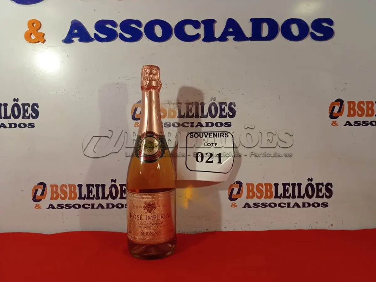 LOTE 021 -  01 GARRAFA DE ESPUMANTE ROSE IMPERIAL SPERONE 75 CL LACRADO. (NO ESTADO EM QUE SE ENCONTRA) ATENÇÃO! FAZER A VISITAÇÃO ANTES DE ARREMATAR, NÃO SABEMOS SE FUNCIONA. LEILÃO NÃO TEM GARANTIA E NEM DEVOLUÇÃO, SUJEITO A POSSÍVEIS AVARIAS VISÍVEIS/OCULTAS E/OU AUSÊNCIA DE COMPONENTES.  
