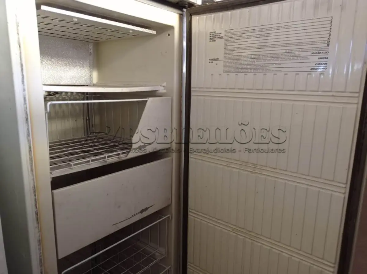 LOTE 458 - 01 FREEZER VERTICAL PROSDÓCIMO.  (NO ESTADO) ATENÇÃO! FAZER A VISITAÇÃO ANTES DE ARREMATAR, NÃO SABEMOS SE FUNCIONA. LEILÃO NÃO TEM GARANTIA E NEM DEVOLUÇÃO, SUJEITO A POSSÍVEIS AVARIAS VISÍVEIS/OCULTAS E/OU AUSÊNCIA DE COMPONENTES.