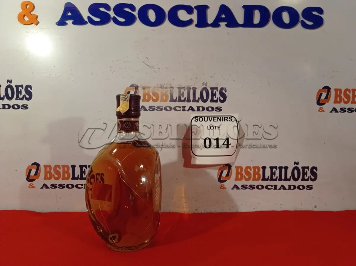LOTE 014 - 01 GARRAFA DE WHISKY DIMPLE 15 ANOS 1LITRO. LACRADO. (NO ESTADO EM QUE SE ENCONTRA) ATENÇÃO! FAZER A VISITAÇÃO ANTES DE ARREMATAR, NÃO SABEMOS SE FUNCIONA. LEILÃO NÃO TEM GARANTIA E NEM DEVOLUÇÃO, SUJEITO A POSSÍVEIS AVARIAS VISÍVEIS/OCULTAS E/OU AUSÊNCIA DE COMPONENTES.  