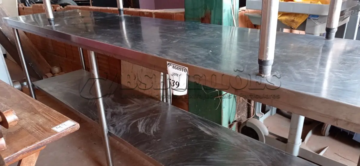 LOTE 539 - 01 BANCADA EM INOX. (NO ESTADO) ATENÇÃO! FAZER A VISITAÇÃO ANTES DE ARREMATAR, NÃO SABEMOS SE FUNCIONA. LEILÃO NÃO TEM GARANTIA E NEM DEVOLUÇÃO, SUJEITO A POSSÍVEIS AVARIAS VISÍVEIS/OCULTAS E/OU AUSÊNCIA DE COMPONENTES.