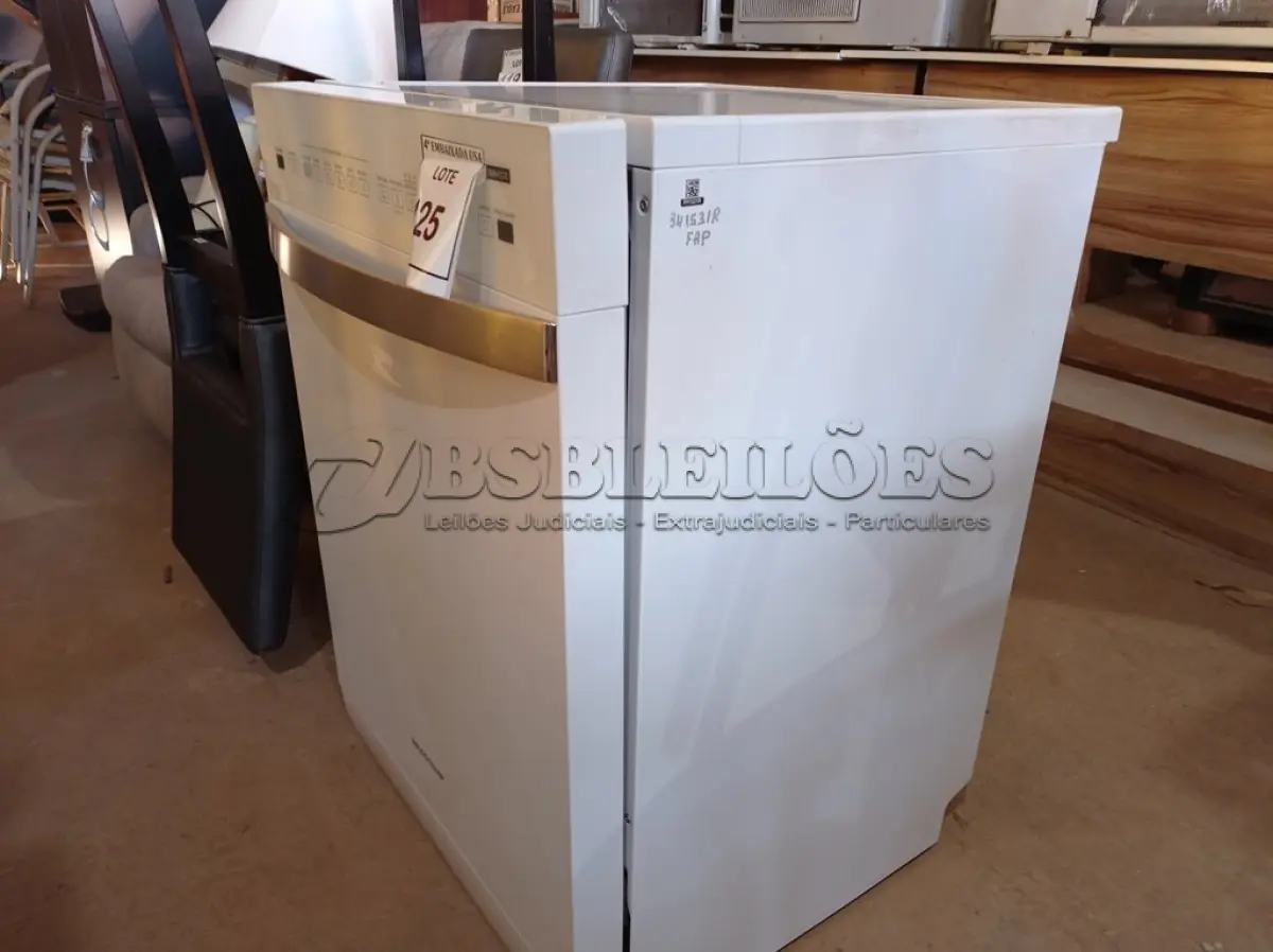 LOTE 125 - 01 LAVA-LOUÇAS BRASTEMP MODELO BLF14ABBNA 220 VOLTS (DISHWASHER). (NO ESTADO EM QUE SE ENCONTRA. SUJEITO A AVARIAS OCULTAS/VISÍVEIS.) BH1531R