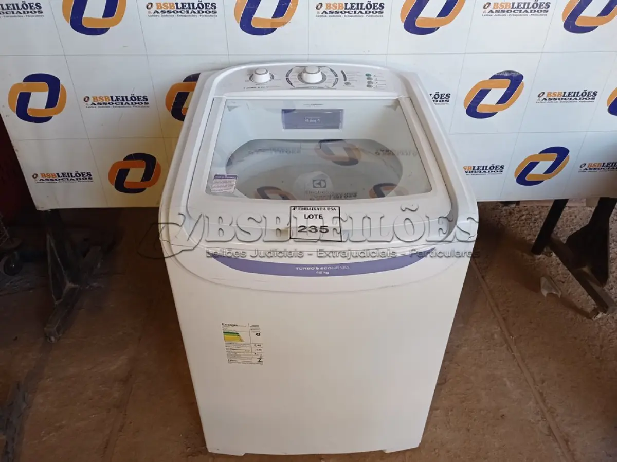 LOTE 235 - 01 MÁQUINA DE LAVAR ROUPAS ELECTROLUX 15KG 220VOLTS (WASHER). (NO ESTADO EM QUE SE ENCONTRA. SUJEITO A AVARIAS OCULTAS/VISÍVEIS.) AV9818R