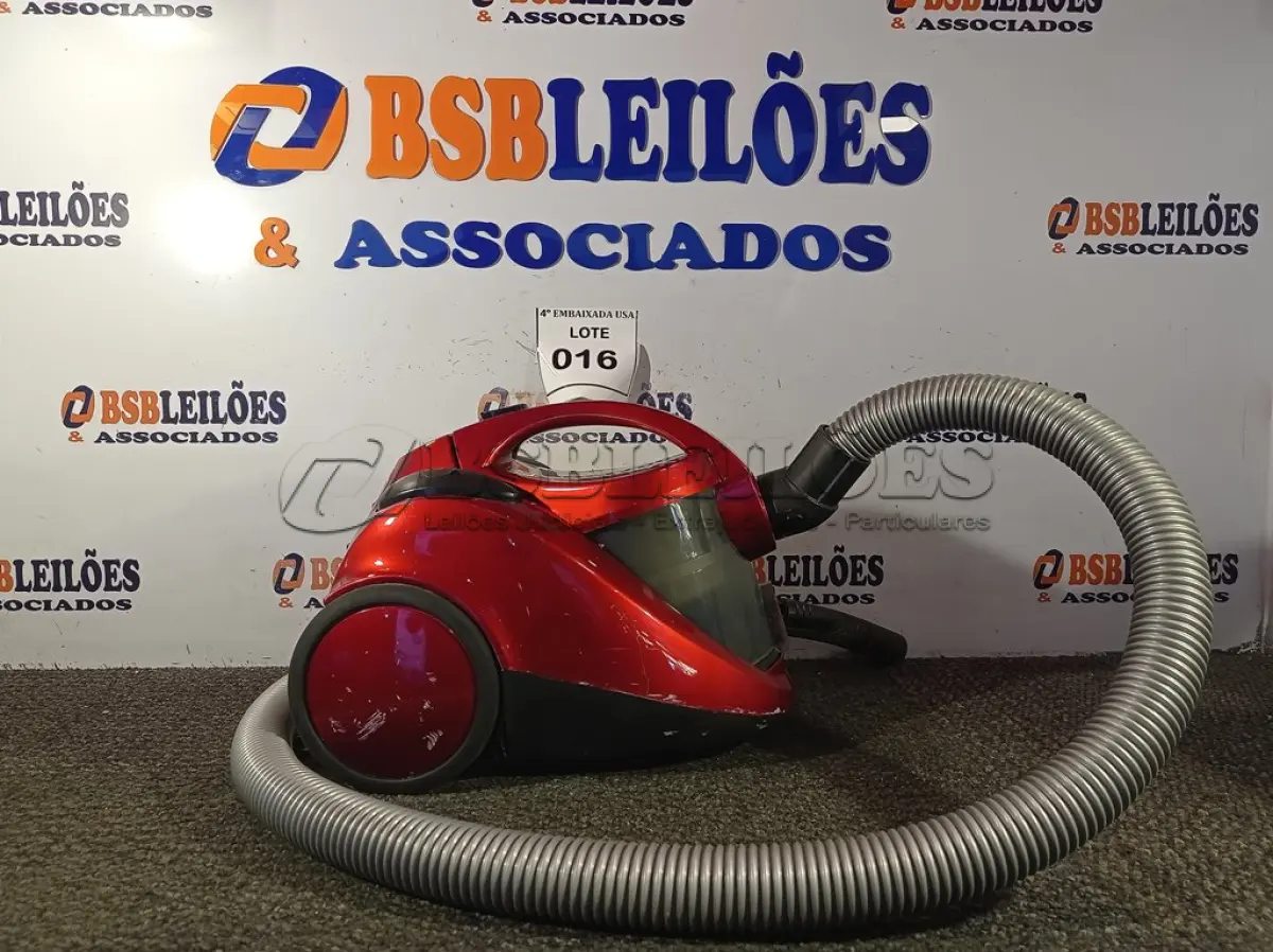 LOTE 016 - 01 ASPIRADOR DE PÓ MARCA BLACK DECKER 127V. VACUM. (NO ESTADO EM QUE SE ENCONTRA. SUJEITO A AVARIAS OCULTAS/VISÍVEIS.) AV9342N