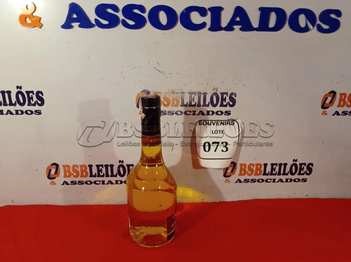 LOTE 073 - 01 GARRAFA DE LICOR 43 700ML. (NO ESTADO EM QUE SE ENCONTRA) ATENÇÃO! FAZER A VISITAÇÃO ANTES DE ARREMATAR, NÃO SABEMOS SE FUNCIONA. LEILÃO NÃO TEM GARANTIA E NEM DEVOLUÇÃO, SUJEITO A POSSÍVEIS AVARIAS VISÍVEIS/OCULTAS E/OU AUSÊNCIA DE COMPONENTES.  