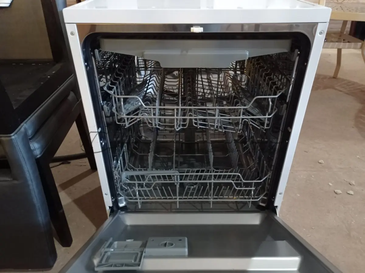LOTE 125 - 01 LAVA-LOUÇAS BRASTEMP MODELO BLF14ABBNA 220 VOLTS (DISHWASHER). (NO ESTADO EM QUE SE ENCONTRA. SUJEITO A AVARIAS OCULTAS/VISÍVEIS.) BH1531R