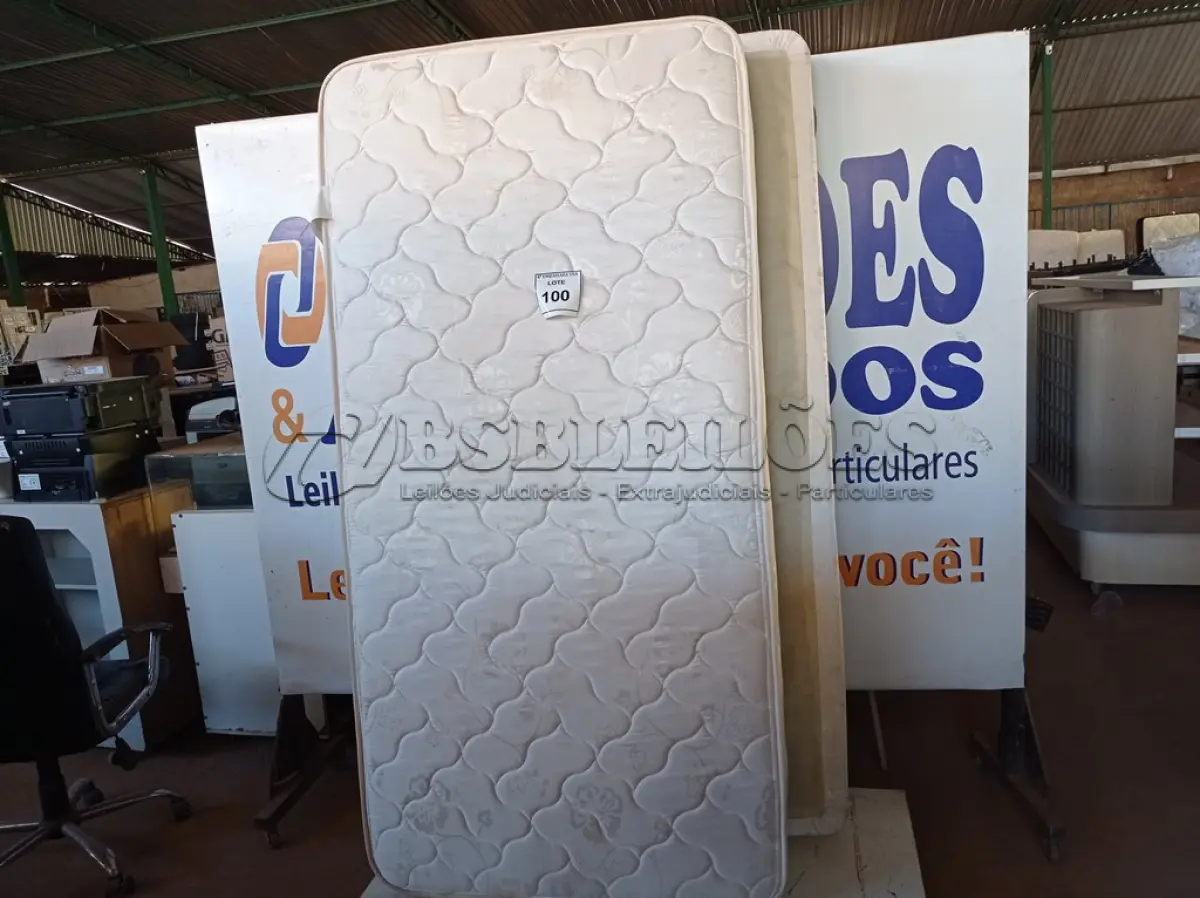 LOTE 100 - 01 COLCHÃO DE SOLTEIRO COM BASE (TWIN BED (MATTRESS+BOX). (NO ESTADO EM QUE SE ENCONTRA. SUJEITO A AVARIAS OCULTAS/VISÍVEIS) BF8528B - BH1497X.