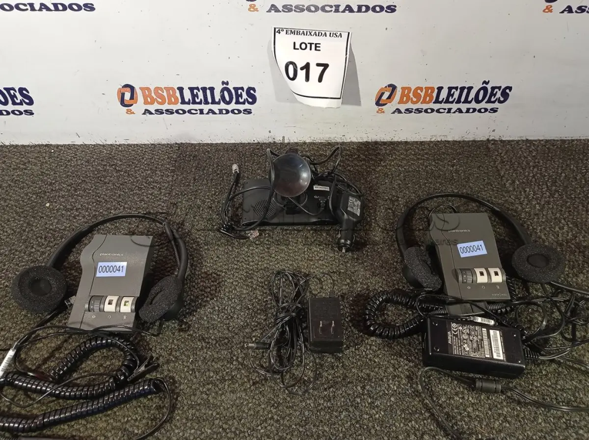 LOTE 017 - 02 APARELHOS AMPLIFICADORES MODULAR UNIVERSAL E 01 GPS. PLATRONICS AUDI. (NO ESTADO EM QUE SE ENCONTRA. SUJEITO A AVARIAS OCULTAS/VISÍVEIS.)0000041- BR160581