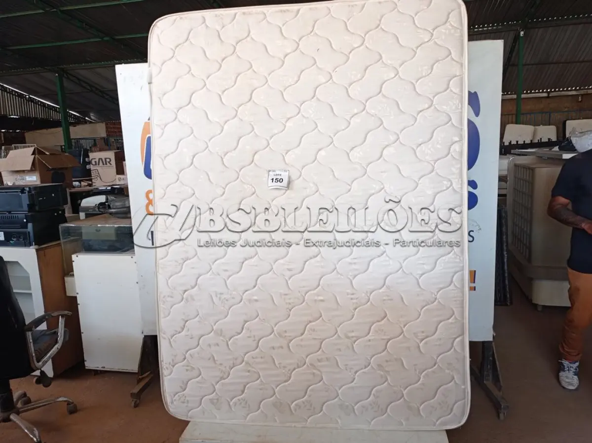 LOTE 150 - 01 COLCHÃO DE CASAL COM BASE QUEEN BED (MATTRESS+BOX). (NO ESTADO EM QUE SE ENCONTRA. SUJEITO A AVARIAS OCULTAS/VISÍVEIS.) AV9514H - BF8525C