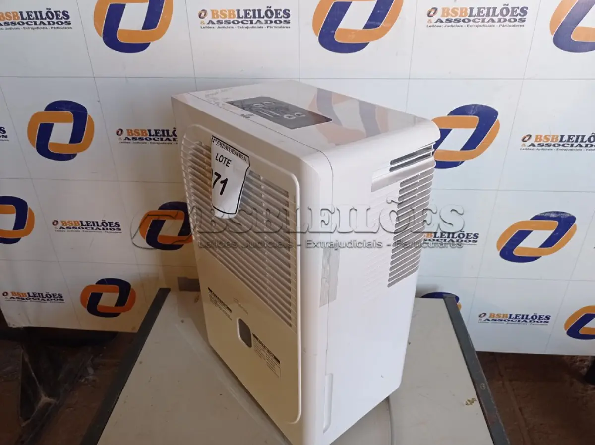 LOTE 071 - 01 DESUMIDIFICADOR DE AR MARCA CONFORT-AIRE 115V (DEHUMIDIFIER). (NO ESTADO EM QUE SE ENCONTRA. SUJEITO A AVARIAS OCULTAS/VISÍVEIS.) AU2140J