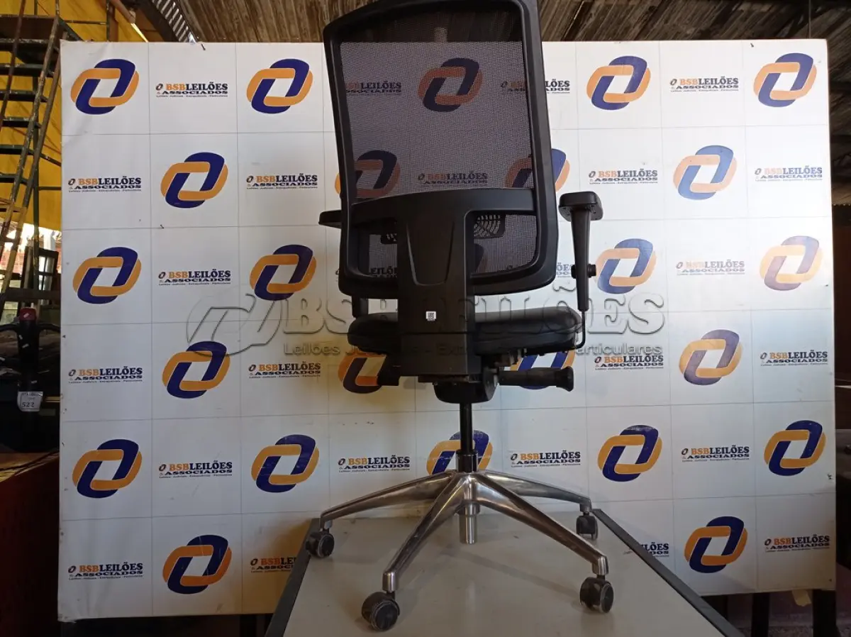 LOTE 107 - 01 CADEIRA PARA ESCRITORIO (OFFICE CHAIR. (NO ESTADO EM QUE SE ENCONTRA. SUJEITO A AVARIAS OCULTAS/VISÍVEIS.) AU2457B