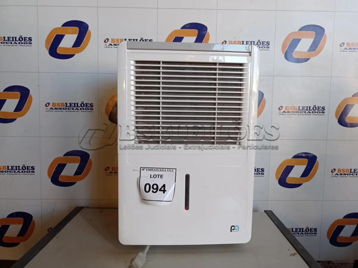 LOTE 094 - 01 DESUMIDIFICADOR DE AR MARCA CONFORT-AIR 115V (DEHUMIDIFIER). (NO ESTADO EM QUE SE ENCONTRA. SUJEITO A AVARIAS OCULTAS/VISÍVEIS.) BF8473S