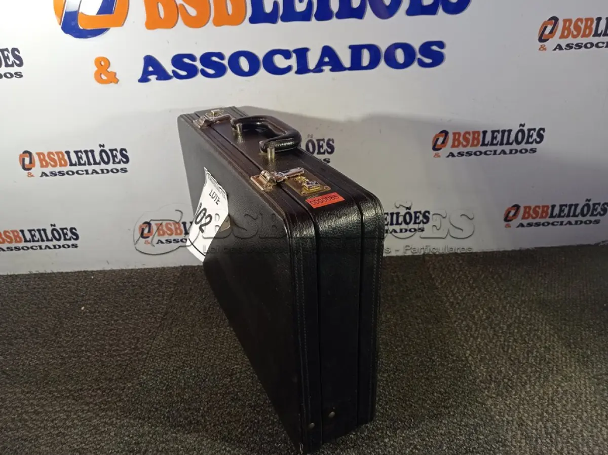 LOTE 002 - 01 MALETA PASTA EXECUTIVA C/SENHA. (BRIEFCASE) (NO ESTADO EM QUE SE ENCONTRA. SUJEITO A AVARIASOCULTAS/VISÍVEIS.)0000085