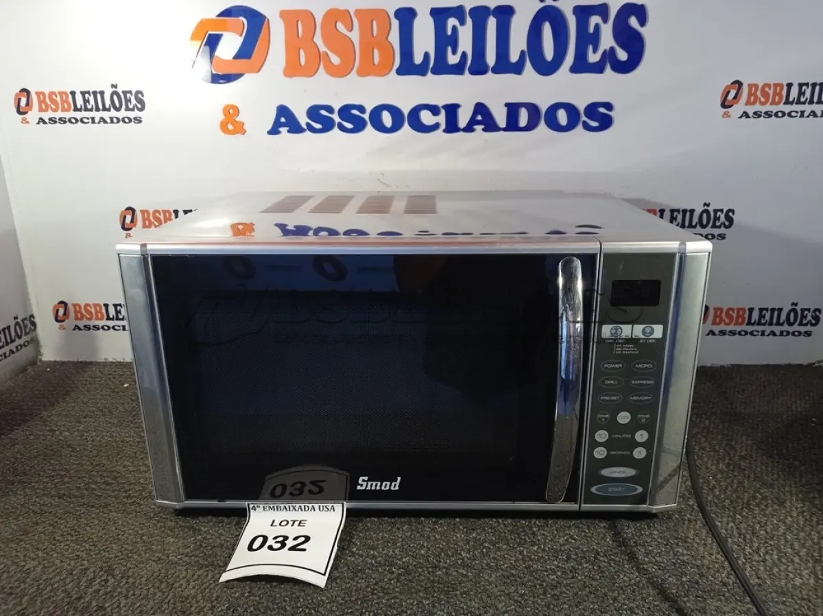 LOTE 032 - 01 MICRO-ONDAS MARCA SMAD 220V COM PRATO MICROWAVE. (NO ESTADO EM QUE SE ENCONTRA. SUJEITO A AVARIAS OCULTAS/VISÍVEIS.) BF8618G