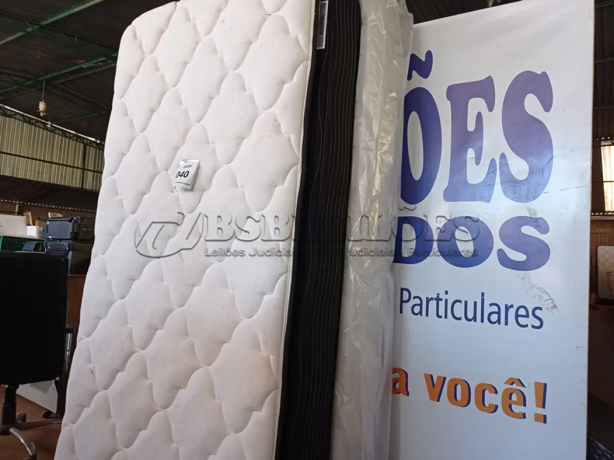 LOTE 040 - 01 COLCHÃO DE SOLTEIRO COM BASE (TWIN BED. (MATTRESS+BOX). (NO ESTADO EM QUE SE ENCONTRA. SUJEITO A AVARIAS OCULTAS/VISÍVEIS.) AU1872Y, BF8611G