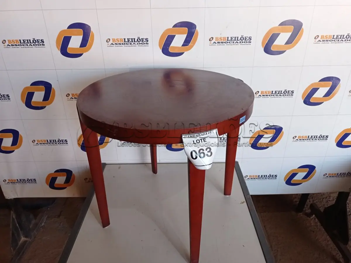 LOTE 063 - 01 MESA DE CENTRO DE MADEIRA (ACESSORY TABLE). (NO ESTADO EM QUE SE ENCONTRA. SUJEITO A AVARIAS OCULTAS/VISÍVEIS.)0000046