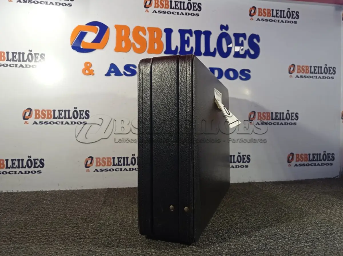 LOTE 002 - 01 MALETA PASTA EXECUTIVA C/SENHA. (BRIEFCASE) (NO ESTADO EM QUE SE ENCONTRA. SUJEITO A AVARIASOCULTAS/VISÍVEIS.)0000085