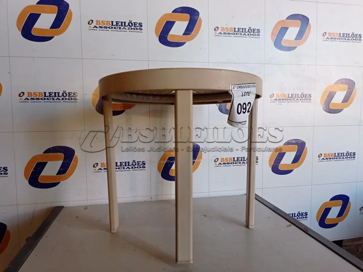 LOTE 092 - 01 MESINHA DE CENTO PARA PISCINA EM ALUMÍNIO (TABLE, GARDEN). (NO ESTADO EM QUE SE ENCONTRA. SUJEITO A AVARIAS OCULTAS/VISÍVEIS.) BF8605T