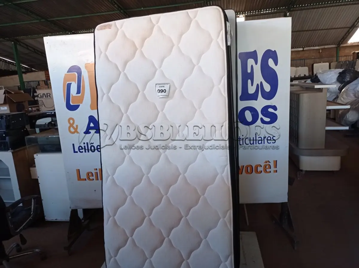 LOTE 090 - 01 COLCHÃO DE SOLTEIRO COM BASE (TWIN BED (MATTRESS+BOX). (NO ESTADO EM QUE SE ENCONTRA. SUJEITO A AVARIAS OCULTAS/VISÍVEIS) AU1875W, BASE SEM TAG