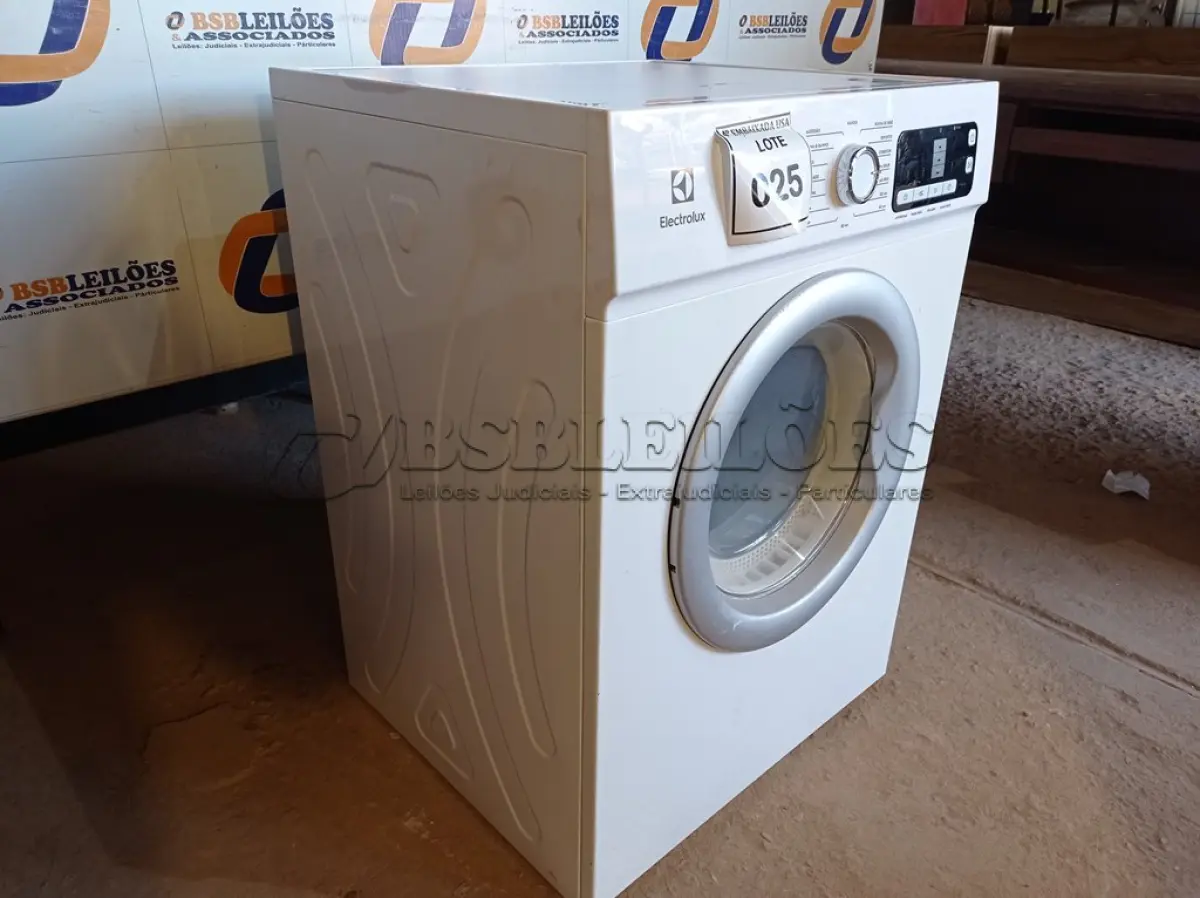 LOTE 025 - 01 SECADORA DE ROUPAS 11KG 220V MARCA ELECTROLUX.  (NO ESTADO EM QUE SE ENCONTRA. SUJEITO A AVARIAS OCULTAS/VISÍVEIS.) BF8675D