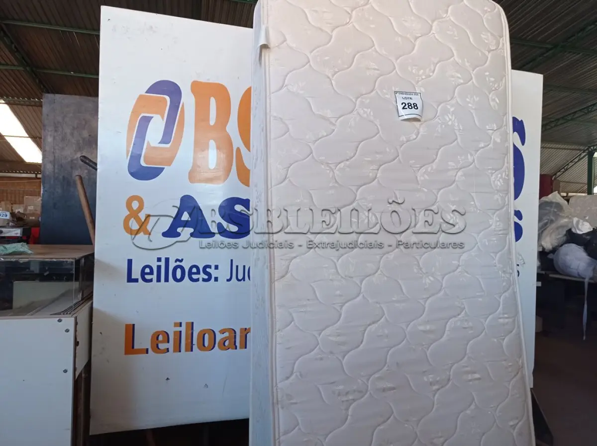 LOTE 288 - 01 COLCHÃO DE SOLTEIRO COM BASE (TWIN BED (MATTRESS+BOX). (NO ESTADO EM QUE SE ENCONTRA. SUJEITO A AVARIAS OCULTAS/VISÍVEIS.) BF8514Y - AV9810X