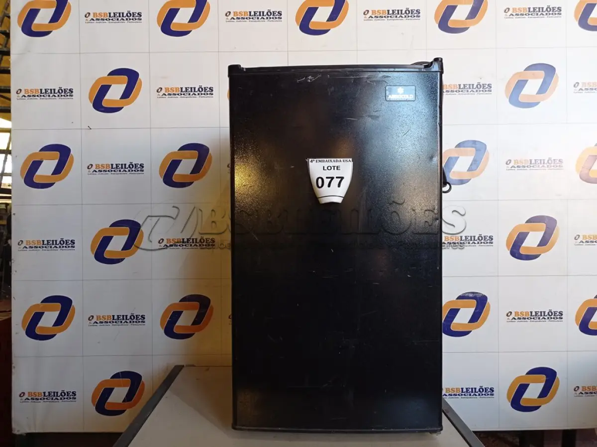LOTE 077 - 01 FRIGOBAR ABSOCOLD 115V (REFRIGERATOR). (NO ESTADO EM QUE SE ENCONTRA. SUJEITO A AVARIAS OCULTAS/VISÍVEIS.) AV9678E