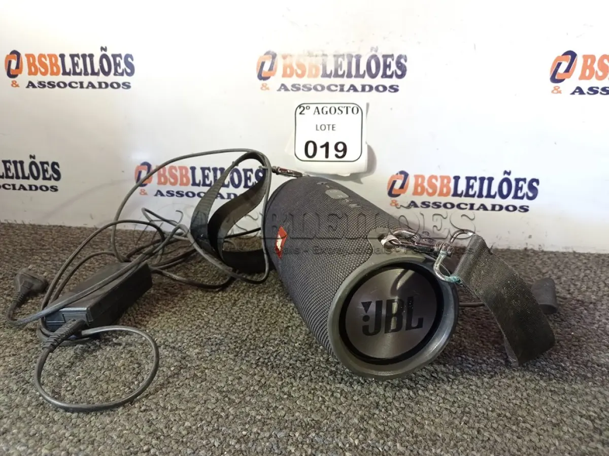 LOTE 019 - 01 CAIXA DE SOM EXTREME COM FONTE. (NO ESTADO) ATENÇÃO! FAZER A VISITAÇÃO ANTES DE ARREMATAR, NÃO SABEMOS SE FUNCIONA. LEILÃO NÃO TEM GARANTIA E NEM DEVOLUÇÃO, SUJEITO A POSSÍVEIS AVARIAS VISÍVEIS/OCULTAS E/OU AUSÊNCIA DE COMPONENTES.