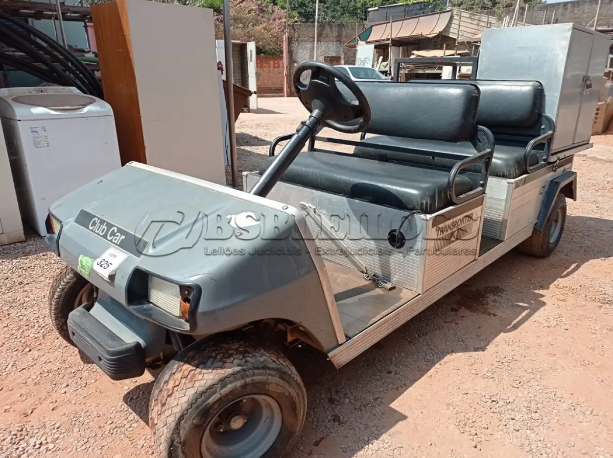 LOTE 325 - 01 CARRINHO DE GOLFE CLUB CAR TRANSPORTER 4. (NO ESTADO) (GOLF CART) (WITHOUT KEYS) (NO ESTADO EM QUE SE ENCONTRA. SUJEITO A AVARIAS OCULTAS/VISÍVEIS.) AV9495Y