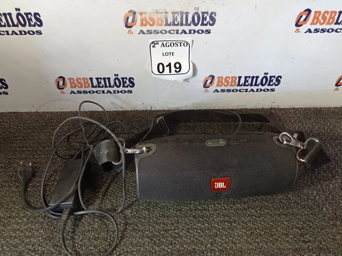 LOTE 019 - 01 CAIXA DE SOM EXTREME COM FONTE. (NO ESTADO) ATENÇÃO! FAZER A VISITAÇÃO ANTES DE ARREMATAR, NÃO SABEMOS SE FUNCIONA. LEILÃO NÃO TEM GARANTIA E NEM DEVOLUÇÃO, SUJEITO A POSSÍVEIS AVARIAS VISÍVEIS/OCULTAS E/OU AUSÊNCIA DE COMPONENTES.