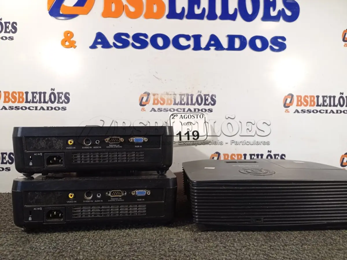 LOTE 119 - 03 PROJETORES MULTIMIDIA SENDO 02 LG E 01 OPTAMA PARA RETIRADA DE PEÇAS. (NO ESTADO) ATENÇÃO! FAZER A VISITAÇÃO ANTES DE ARREMATAR, NÃO SABEMOS SE FUNCIONA. LEILÃO NÃO TEM GARANTIA E NEM DEVOLUÇÃO, SUJEITO A POSSÍVEIS AVARIAS VISÍVEIS/OCULTAS E/OU AUSÊNCIA DE COMPONENTES.