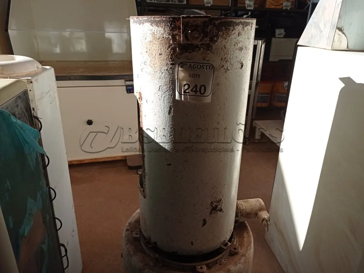 LOTE 240 - 01 EXAUSTOR INDUSTRIAL PARA A RETIRADA DE PEÇAS. (NO ESTADO) ATENÇÃO! FAZER A VISITAÇÃO ANTES DE ARREMATAR, NÃO SABEMOS SE FUNCIONA. LEILÃO NÃO TEM GARANTIA E NEM DEVOLUÇÃO, SUJEITO A POSSÍVEIS AVARIAS VISÍVEIS/OCULTAS E/OU AUSÊNCIA DE COMPONENTES.