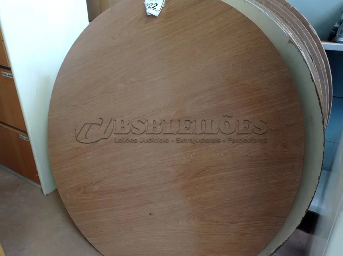 LOTE 222 - 11 TAMPOS DE MESA REDONDOS. (NO ESTADO) ATENÇÃO! FAZER A VISITAÇÃO ANTES DE ARREMATAR, NÃO SABEMOS SE FUNCIONA. LEILÃO NÃO TEM GARANTIA E NEM DEVOLUÇÃO, SUJEITO A POSSÍVEIS AVARIAS VISÍVEIS/OCULTAS E/OU AUSÊNCIA DE COMPONENTES.