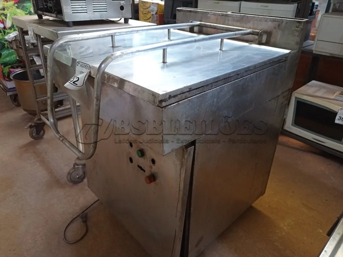 LOTE 252 - 01 CARRINHO PARA FRIOS EM INOX. (NO ESTADO) ATENÇÃO! FAZER A VISITAÇÃO ANTES DE ARREMATAR, NÃO SABEMOS SE FUNCIONA. LEILÃO NÃO TEM GARANTIA E NEM DEVOLUÇÃO, SUJEITO A POSSÍVEIS AVARIAS VISÍVEIS/OCULTAS E/OU AUSÊNCIA DE COMPONENTES.