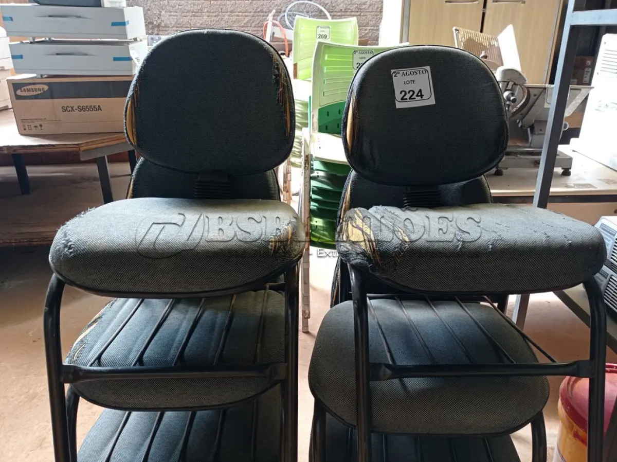 LOTE 224 - 06 CADEIRAS PARA ESCRITÓRIO. (NO ESTADO) ATENÇÃO! FAZER A VISITAÇÃO ANTES DE ARREMATAR, NÃO SABEMOS SE FUNCIONA. LEILÃO NÃO TEM GARANTIA E NEM DEVOLUÇÃO, SUJEITO A POSSÍVEIS AVARIAS VISÍVEIS/OCULTAS E/OU AUSÊNCIA DE COMPONENTES.