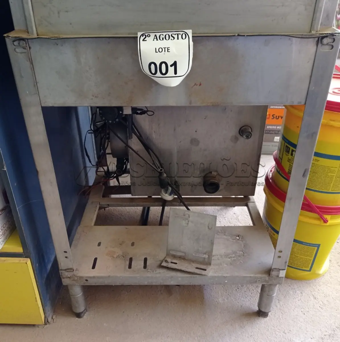 LOTE 001 - 01 LAVA-LOUÇAS INDUSTRIAL EM INOX INCOMPLETA, MODELO AMT2 MARCA HOBAT. (NO ESTADO) ATENÇÃO! FAZER A VISITAÇÃO ANTES DE ARREMATAR, NÃO SABEMOS SE FUNCIONA. LEILÃO NÃO TEM GARANTIA E NEM DEVOLUÇÃO, SUJEITO A POSSÍVEIS AVARIAS VISÍVEIS/OCULTAS E/OU AUSÊNCIA DE COMPONENTES.