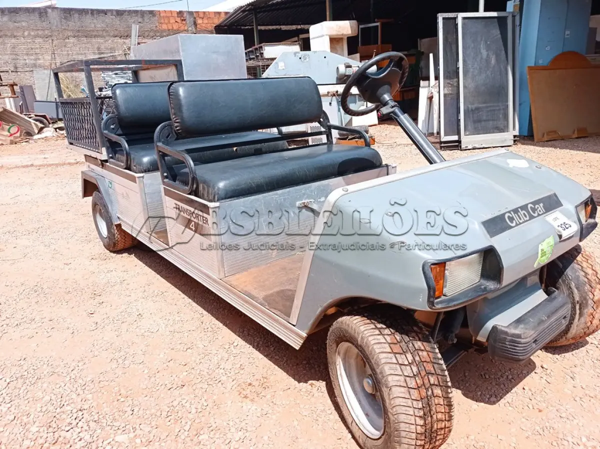 LOTE 325 - 01 CARRINHO DE GOLFE CLUB CAR TRANSPORTER 4. (NO ESTADO) (GOLF CART) (WITHOUT KEYS) (NO ESTADO EM QUE SE ENCONTRA. SUJEITO A AVARIAS OCULTAS/VISÍVEIS.) AV9495Y
