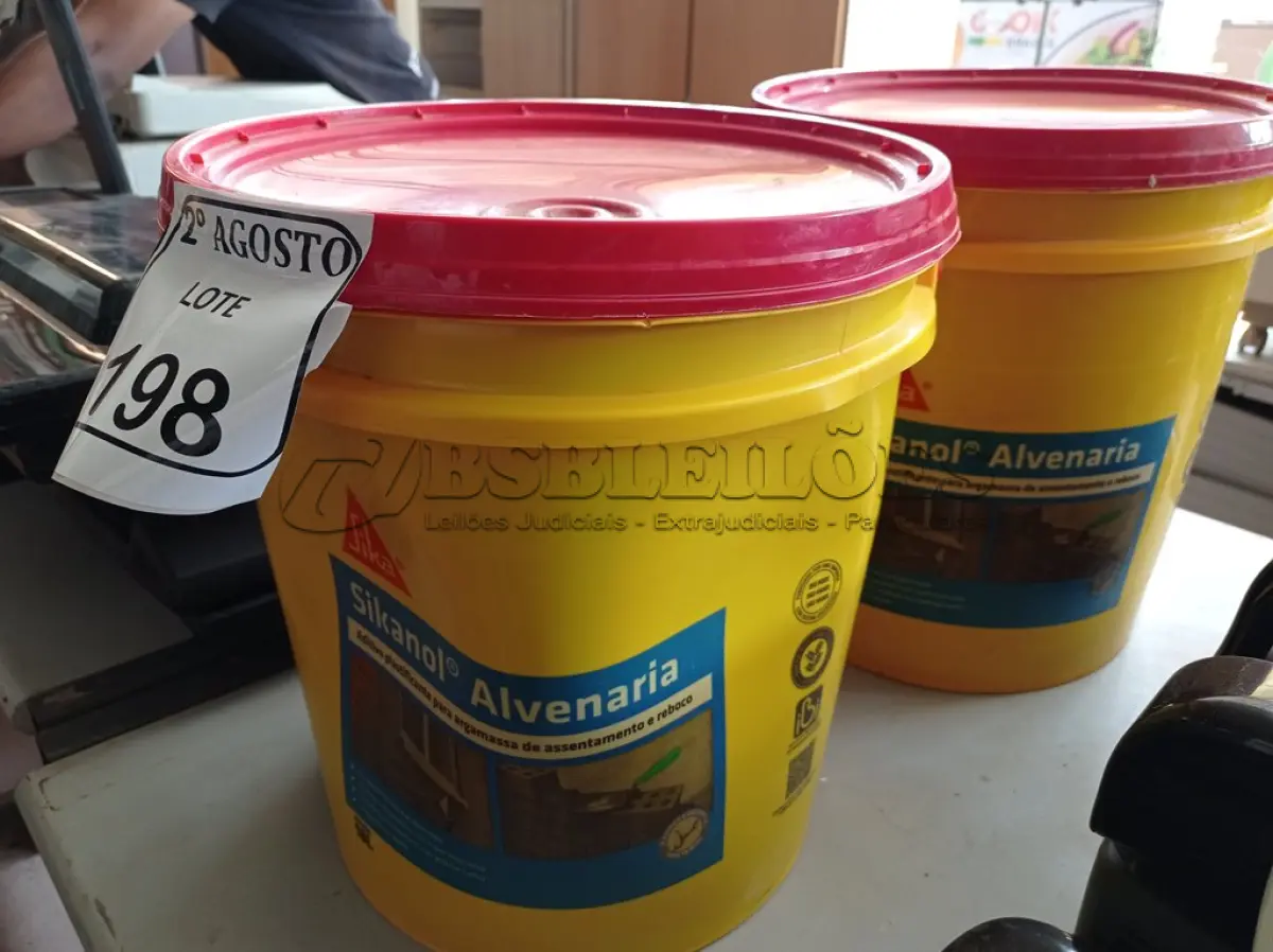 LOTE 198 - 02 BALDES DE SIKANOL ALVENARIA ADITIVO PLASTIFICANTE PARA ARGAMASSA DE ASSENTAMENTO E REBOCO, 18 LITROS CADA. (NO ESTADO) ATENÇÃO! FAZER A VISITAÇÃO ANTES DE ARREMATAR, NÃO SABEMOS SE FUNCIONA. LEILÃO NÃO TEM GARANTIA E NEM DEVOLUÇÃO, SUJEITO A POSSÍVEIS AVARIAS VISÍVEIS/OCULTAS E/OU AUSÊNCIA DE COMPONENTES.