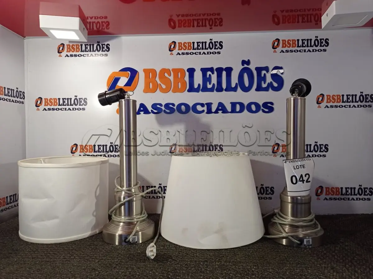 LOTE 042 - 02 ABAJUR LAMP COM AVARIAS. (NO ESTADO EM QUE SE ENCONTRA. SUJEITO A AVARIAS OCULTAS/VISÍVEIS.) AU2173M  AU2172P