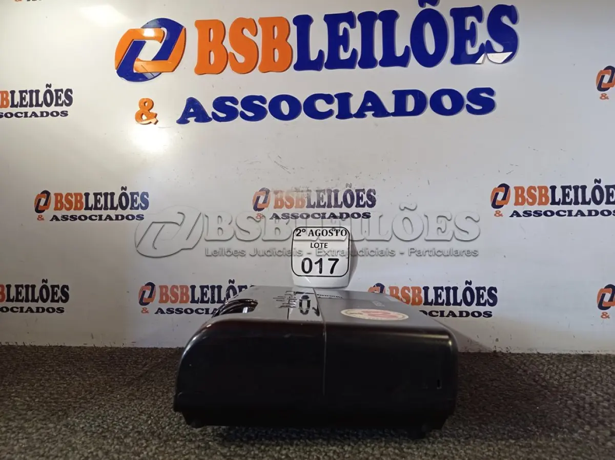 LOTE 017 - 01 PROJETOR MARCA EPSON DE 220W. (NO ESTADO) ATENÇÃO! FAZER A VISITAÇÃO ANTES DE ARREMATAR, NÃO SABEMOS SE FUNCIONA. LEILÃO NÃO TEM GARANTIA E NEM DEVOLUÇÃO, SUJEITO A POSSÍVEIS AVARIAS VISÍVEIS/OCULTAS E/OU AUSÊNCIA DE COMPONENTES.