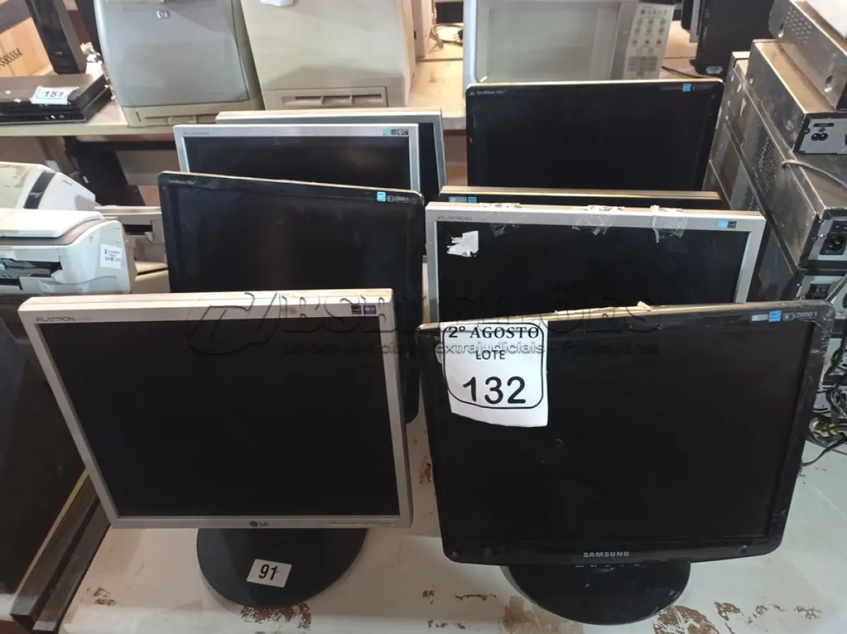 LOTE 132 - 08 MONITORES LCD MARCAS E MODELOS DIVERSOS PARA RETIRADA DE PEÇAS. (NO ESTADO) ATENÇÃO! FAZER A VISITAÇÃO ANTES DE ARREMATAR, NÃO SABEMOS SE FUNCIONA. LEILÃO NÃO TEM GARANTIA E NEM DEVOLUÇÃO, SUJEITO A POSSÍVEIS AVARIAS VISÍVEIS/OCULTAS E/OU AUSÊNCIA DE COMPONENTES.