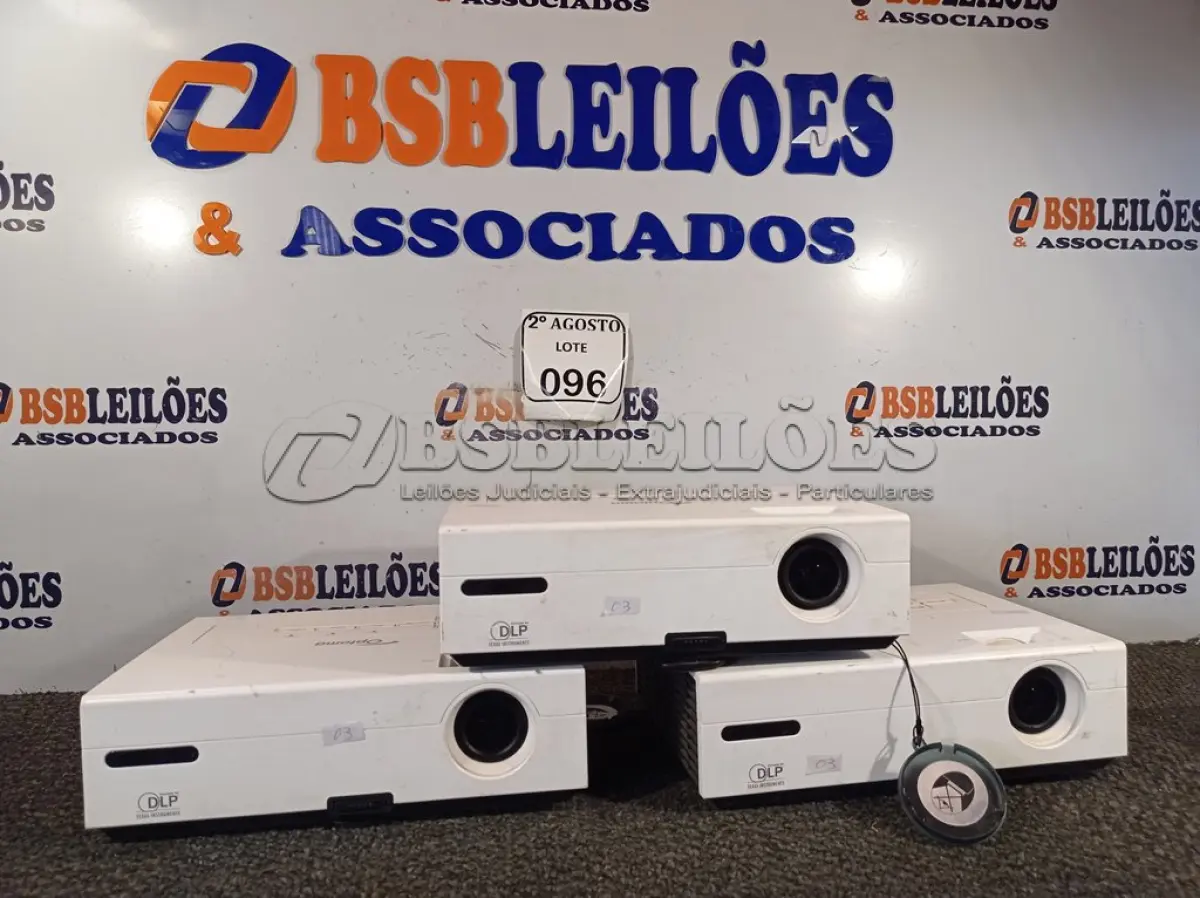 LOTE 096 - 03 PROJETORES MARCA OPTOMA PARA RETIRADA DE PEÇAS. (NO ESTADO) ATENÇÃO! FAZER A VISITAÇÃO ANTES DE ARREMATAR, NÃO SABEMOS SE FUNCIONA. LEILÃO NÃO TEM GARANTIA E NEM DEVOLUÇÃO, SUJEITO A POSSÍVEIS AVARIAS VISÍVEIS/OCULTAS E/OU AUSÊNCIA DE COMPONENTES.