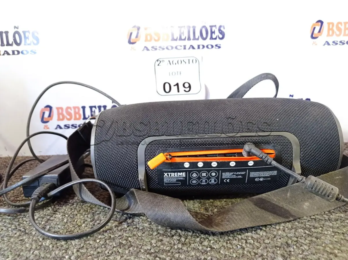 LOTE 019 - 01 CAIXA DE SOM EXTREME COM FONTE. (NO ESTADO) ATENÇÃO! FAZER A VISITAÇÃO ANTES DE ARREMATAR, NÃO SABEMOS SE FUNCIONA. LEILÃO NÃO TEM GARANTIA E NEM DEVOLUÇÃO, SUJEITO A POSSÍVEIS AVARIAS VISÍVEIS/OCULTAS E/OU AUSÊNCIA DE COMPONENTES.
