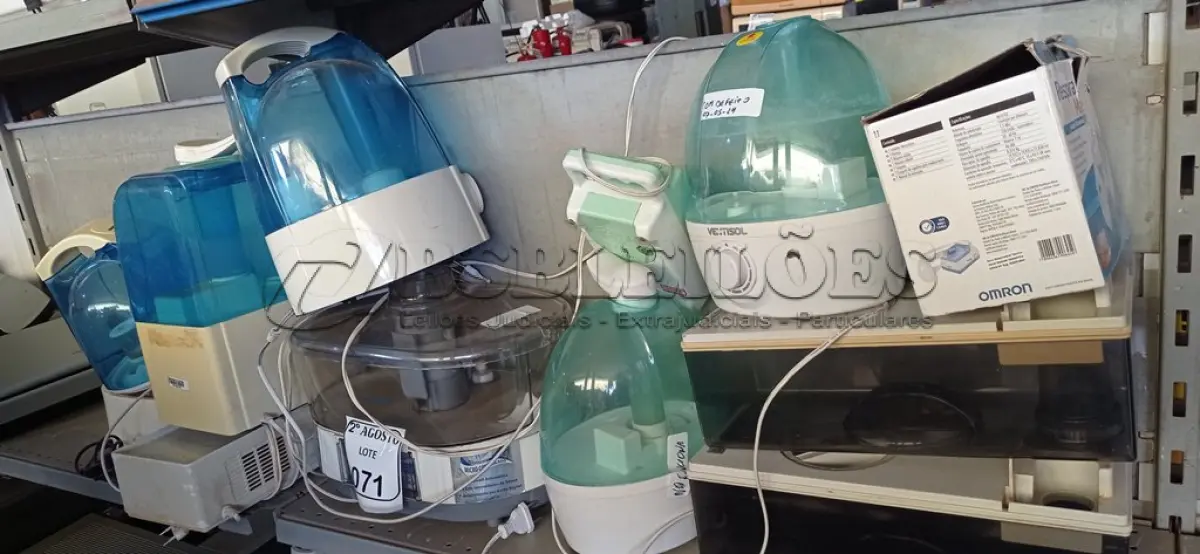 LOTE 071 - 01 LOTE COM VÁRIOS UMIDIFICADORES MARCAS E MODELOS DIVERSOS COM AVARIAS. (NO ESTADO) ATENÇÃO! FAZER A VISITAÇÃO ANTES DE ARREMATAR, NÃO SABEMOS SE FUNCIONA. LEILÃO NÃO TEM GARANTIA E NEM DEVOLUÇÃO, SUJEITO A POSSÍVEIS AVARIAS VISÍVEIS/OCULTAS E/OU AUSÊNCIA DE COMPONENTES.