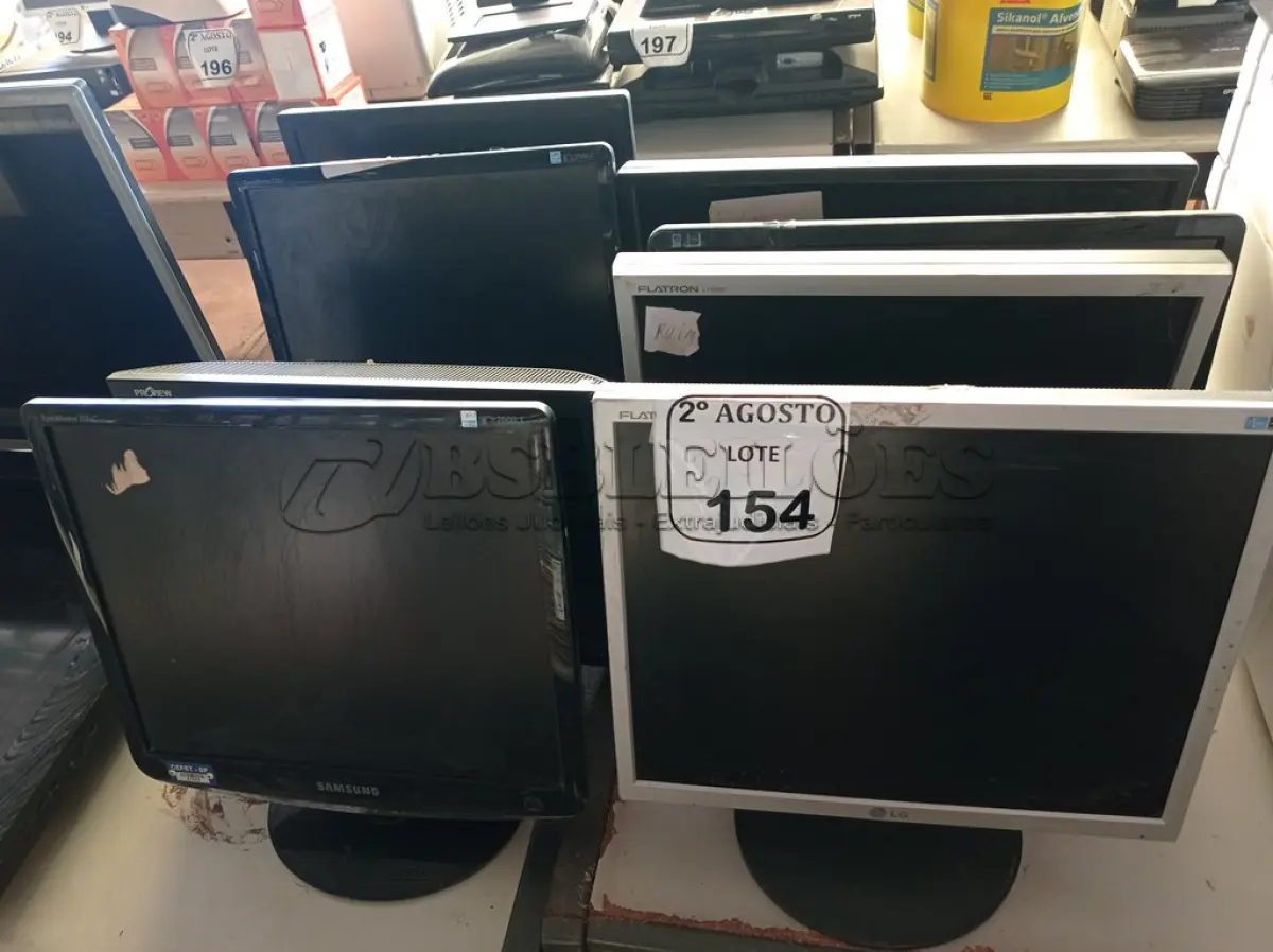LOTE 154 - 08 MONITORES LCD MARCAS E MODELOS DIVERSOS PARA A RETIRADA DE PEÇAS. (NO ESTADO) ATENÇÃO! FAZER A VISITAÇÃO ANTES DE ARREMATAR, NÃO SABEMOS SE FUNCIONA. LEILÃO NÃO TEM GARANTIA E NEM DEVOLUÇÃO, SUJEITO A POSSÍVEIS AVARIAS VISÍVEIS/OCULTAS E/OU AUSÊNCIA DE COMPONENTES.