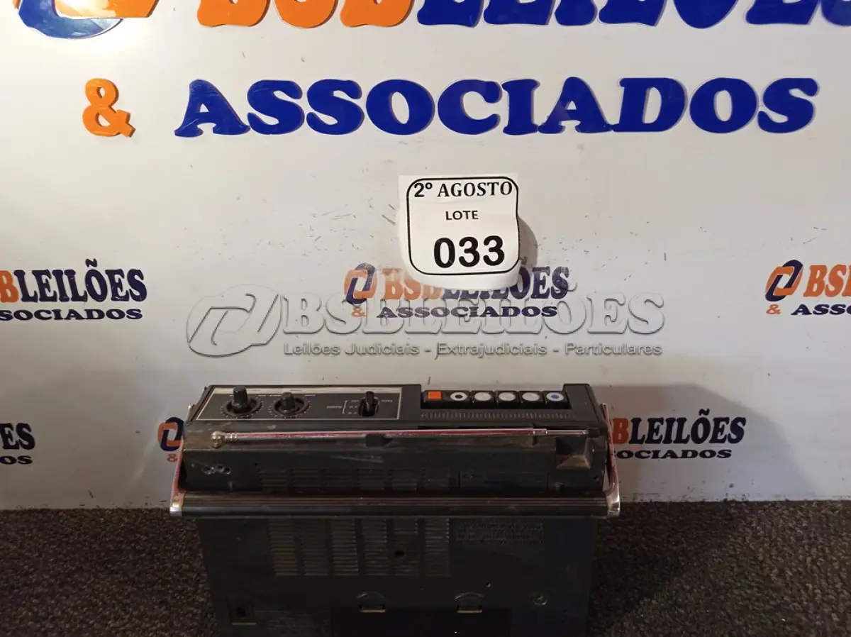 LOTE 033 - 01 RÁDIO 2 EM 1 ANTIGO MARCA NATIONAL DE MODELO RX1454. (NO ESTADO) ATENÇÃO! FAZER A VISITAÇÃO ANTES DE ARREMATAR, NÃO SABEMOS SE FUNCIONA. LEILÃO NÃO TEM GARANTIA E NEM DEVOLUÇÃO, SUJEITO A POSSÍVEIS AVARIAS VISÍVEIS/OCULTAS E/OU AUSÊNCIA DE COMPONENTES.